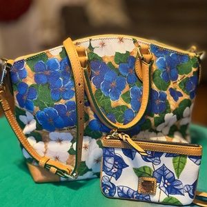 Dooney & Bourke Green Floral Coated Satchel Bag Key Ring Hydrangea And wristlet